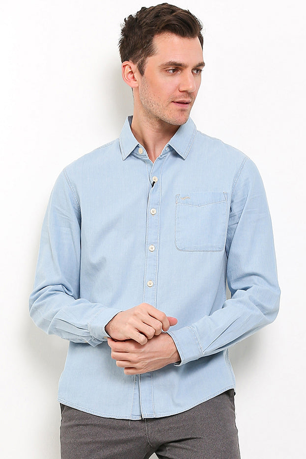 Cardinal Kemeja Denim Slim Fit Pria C2835J118A