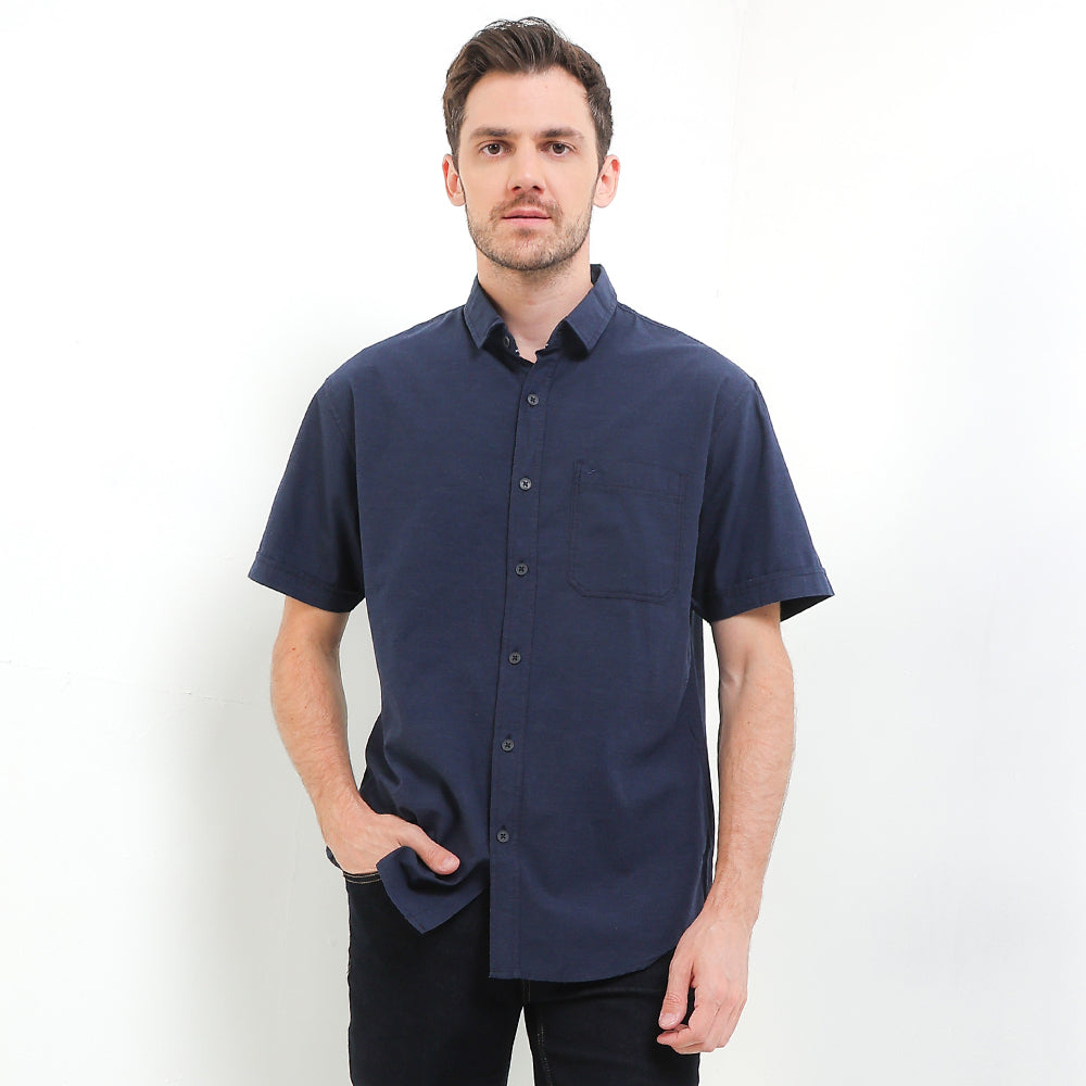 Cardinal Kemeja Lengan Pendek Slim Fit Pria C3068P02H