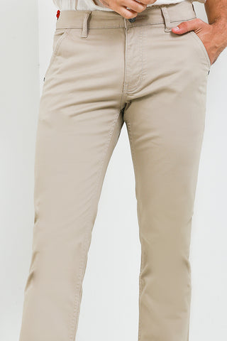 Celana Panjang Chinos Straight Slim Pria Cardinal C0056BK12A