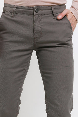 Celana Panjang Chinos Straight Slim Pria Cardinal C0058BK03G