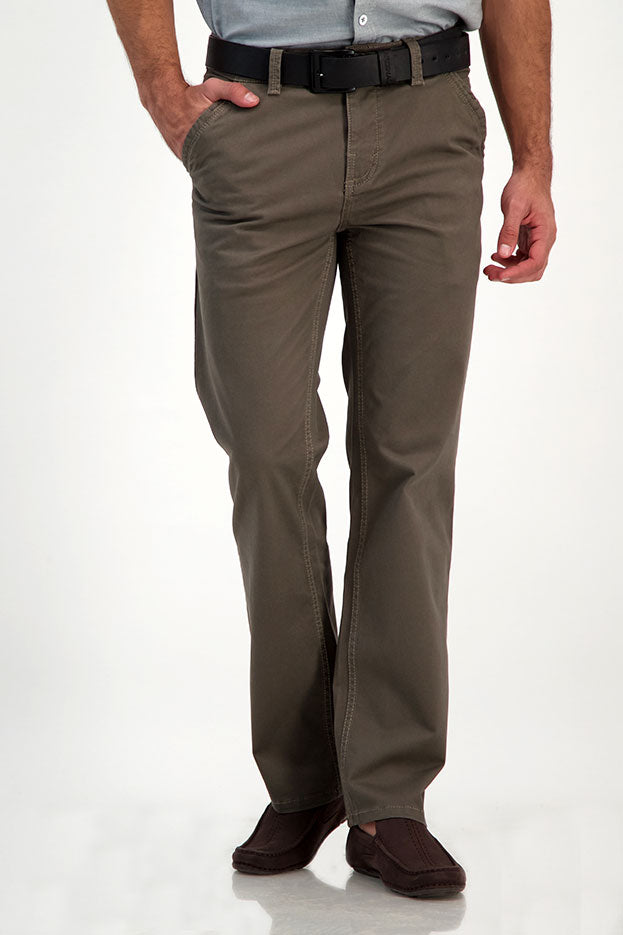 Celana Chino Pria Cardinal C0007BK03G