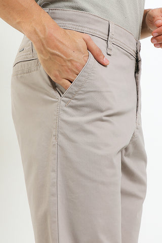 Cardinal Celana Pendek Slim Fit Pria E0472BK05A