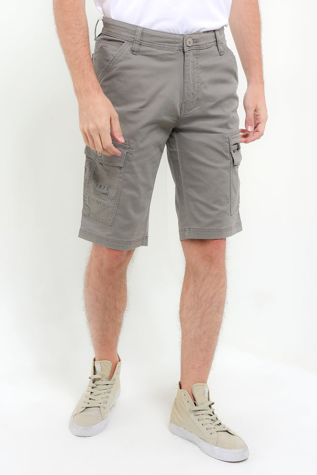 Cardinal Celana Pendek Bermuda Slim Fit Pria E0076BK04C