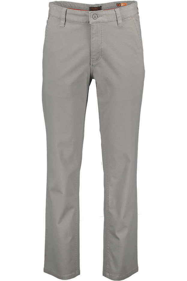 Cardinal Celana Panjang Chinos Slim Fit Pria E0221BK12H