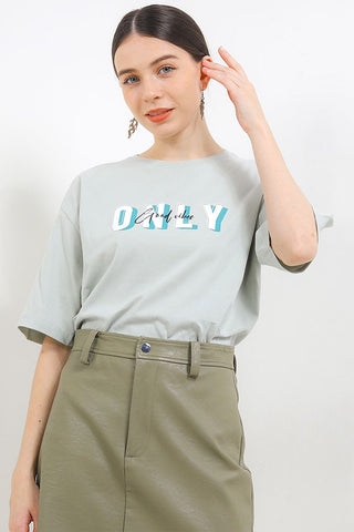 Cardinal T-Shirt Oversize Wanita G0568P02Z